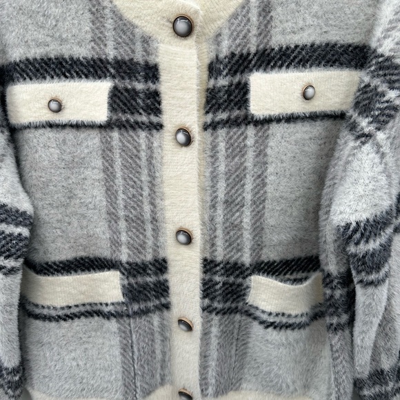 INDUSTRY CLASSIC soft pearl button clueless woman sophisticated cardigan. SM - Picture 4 of 13